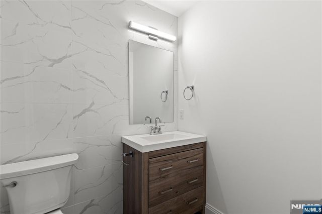 1480 15th Street B, Fort Lee, NJ 07024