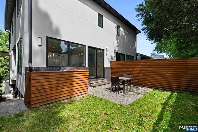 1480 15th Street B, Fort Lee, NJ 07024