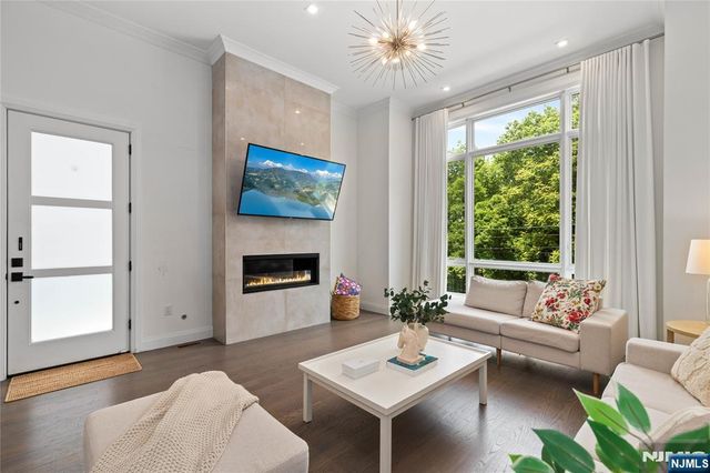 1480 15th Street B, Fort Lee, NJ 07024