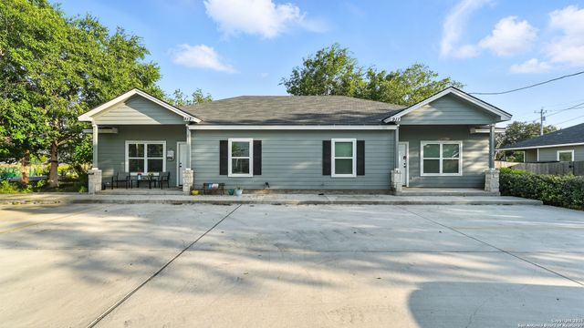 911-913 E Seideman, Seguin, TX 78155