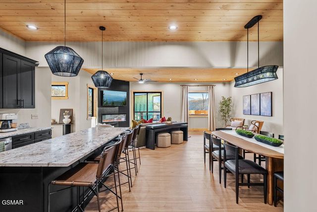 2221 Legend Drive, Sevierville, TN 37876