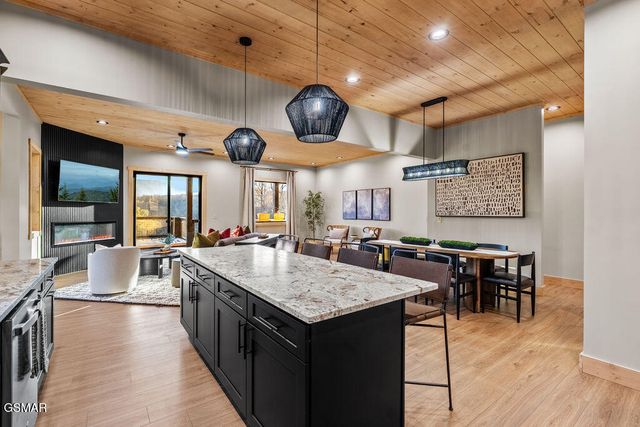 2221 Legend Drive, Sevierville, TN 37876