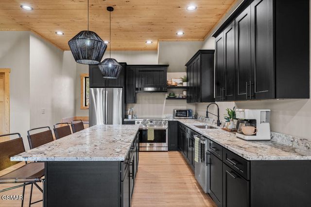 2221 Legend Drive, Sevierville, TN 37876