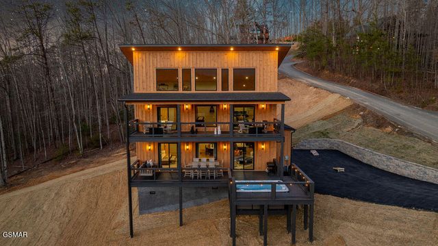 2221 Legend Drive, Sevierville, TN 37876