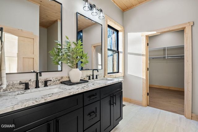 2221 Legend Drive, Sevierville, TN 37876