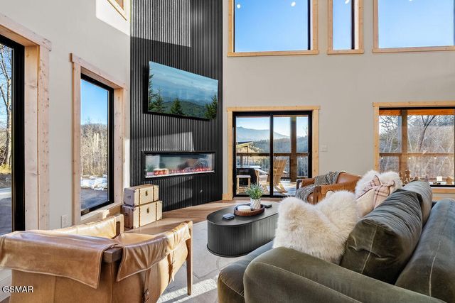 2221 Legend Drive, Sevierville, TN 37876