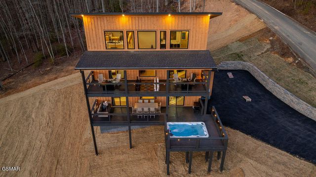 2221 Legend Drive, Sevierville, TN 37876