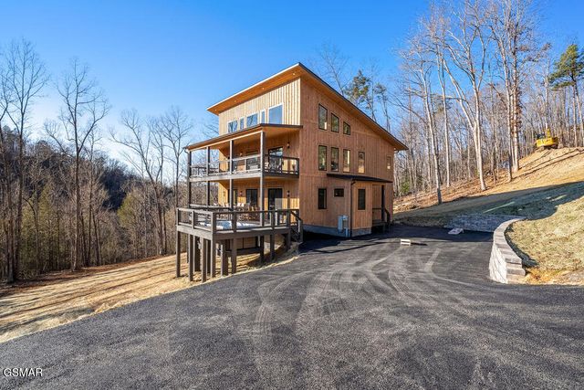 2221 Legend Drive, Sevierville, TN 37876