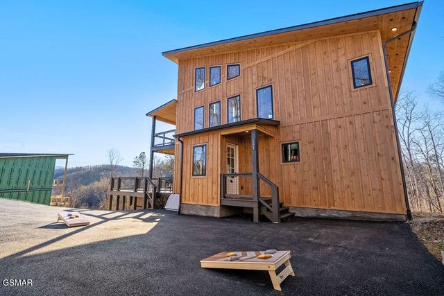 2221 Legend Drive, Sevierville, TN 37876