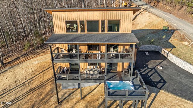 2221 Legend Drive, Sevierville, TN 37876