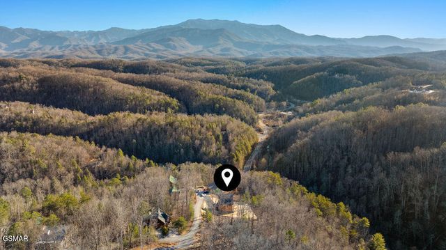 2221 Legend Drive, Sevierville, TN 37876