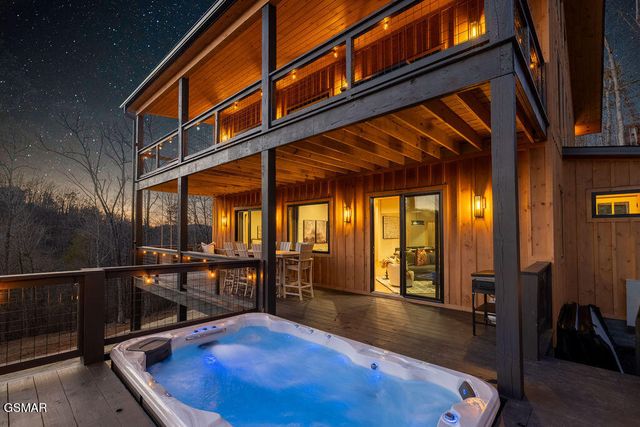 2221 Legend Drive, Sevierville, TN 37876