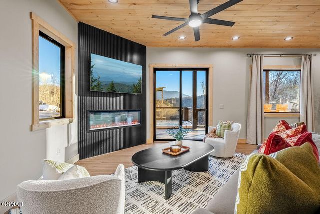 2221 Legend Drive, Sevierville, TN 37876