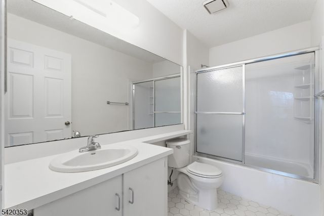 48 Taylor Dr, Franklin Twp., NJ 08823