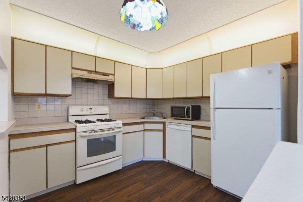 48 Taylor Dr, Franklin Twp., NJ 08823