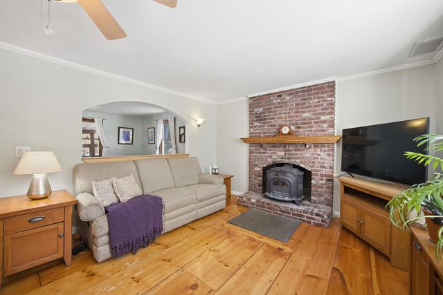 26 Jonathan Lane, Bow, NH 03304