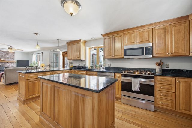 26 Jonathan Lane, Bow, NH 03304