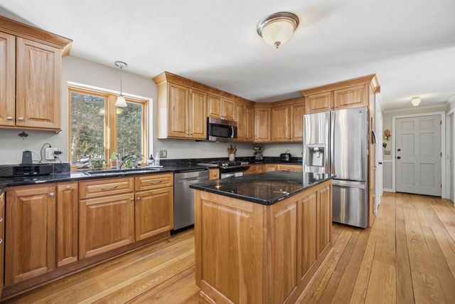 26 Jonathan Lane, Bow, NH 03304