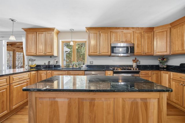 26 Jonathan Lane, Bow, NH 03304