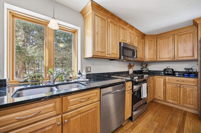 26 Jonathan Lane, Bow, NH 03304