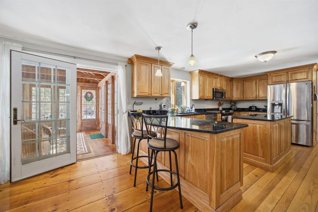 26 Jonathan Lane, Bow, NH 03304