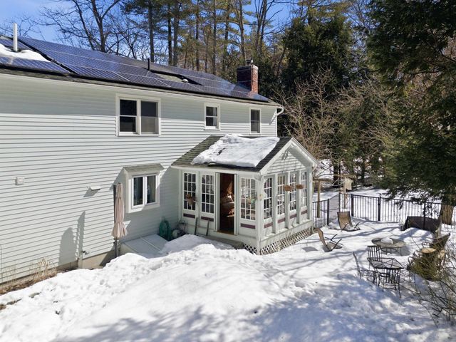 26 Jonathan Lane, Bow, NH 03304