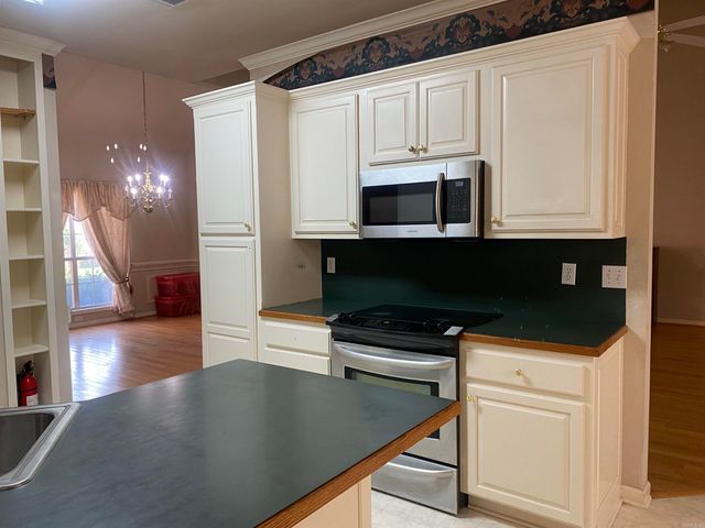 3328 Meadow Creek Drive, Bryant, AR 72022