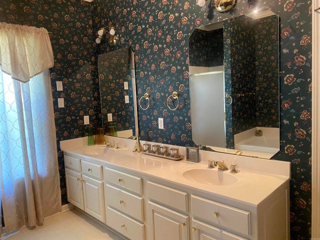 3328 Meadow Creek Drive, Bryant, AR 72022