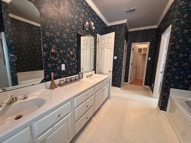 3328 Meadow Creek Drive, Bryant, AR 72022
