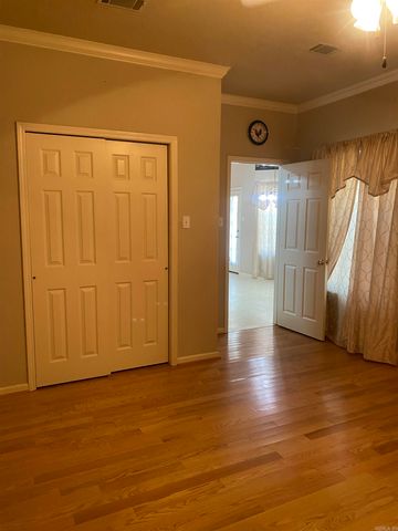 3328 Meadow Creek Drive, Bryant, AR 72022