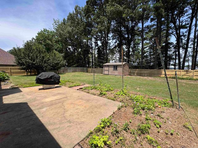 3328 Meadow Creek Drive, Bryant, AR 72022