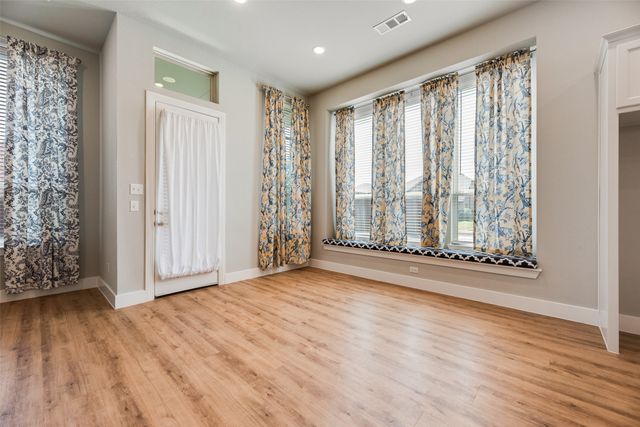 330 Windsor Street, Waxahachie, TX 75165