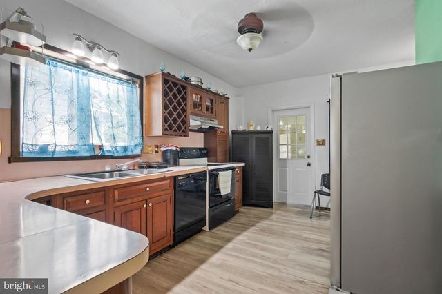 317 STATE, Shillington, PA 19607