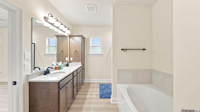 7211 Kenilworth Crossing Ave, Baton Rouge, LA 70820