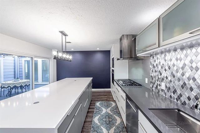 14427 Briarhills Parkway, Houston, TX 77077