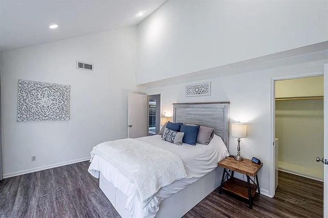 14427 Briarhills Parkway, Houston, TX 77077