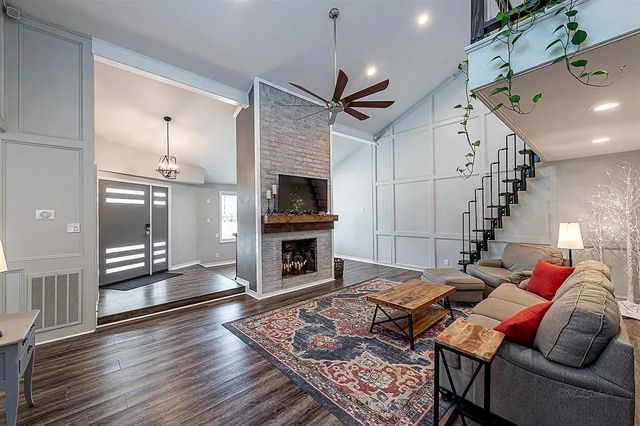 14427 Briarhills Parkway, Houston, TX 77077