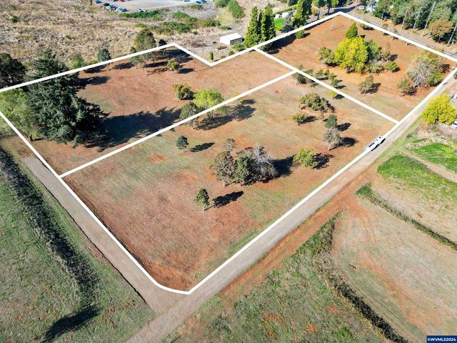 7805 Wildberry Ln, Salem, OR 97306