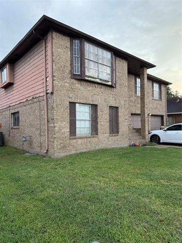 110 Almond Drive, Lake Jackson, TX 77566