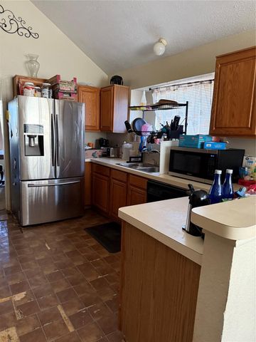 110 Almond Drive, Lake Jackson, TX 77566