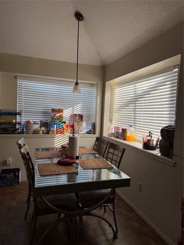 110 Almond Drive, Lake Jackson, TX 77566