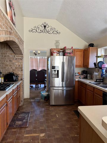 110 Almond Drive, Lake Jackson, TX 77566