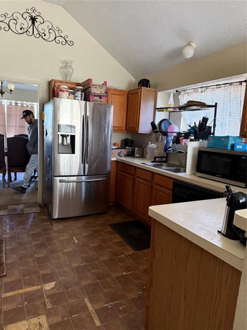 110 Almond Drive, Lake Jackson, TX 77566