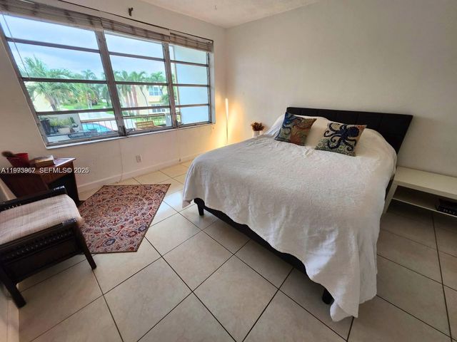 851 NE 14th Ave 420, Hallandale Beach, FL 33009