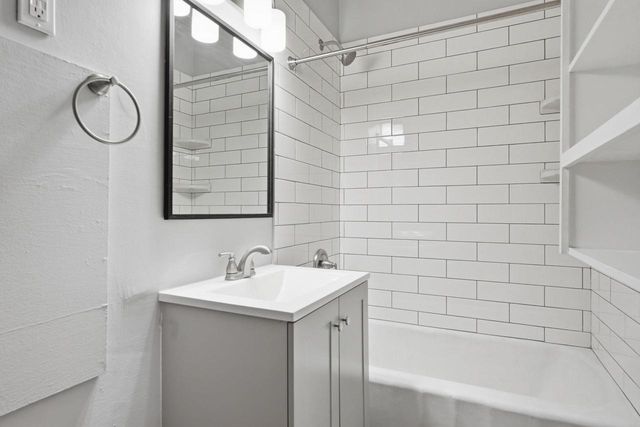 2027 Washington Avenue, Madison, WI 53704