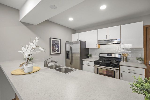 6809 Raymond Road, Madison, WI 53719