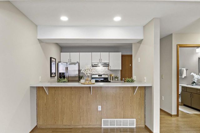 6809 Raymond Road, Madison, WI 53719