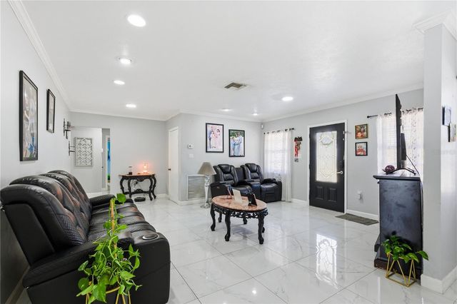 1506 S OREGON CIRCLE, Tampa, FL 33612