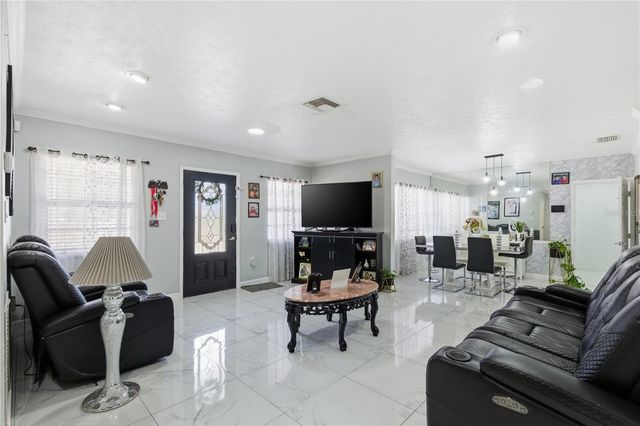 1506 S OREGON CIRCLE, Tampa, FL 33612