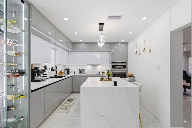 1506 S OREGON CIRCLE, Tampa, FL 33612